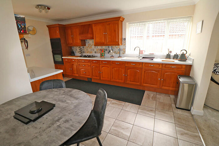 2 Bedroom Detached Bungalow For Sale In Akeferry Road, Westwoodside, DN9