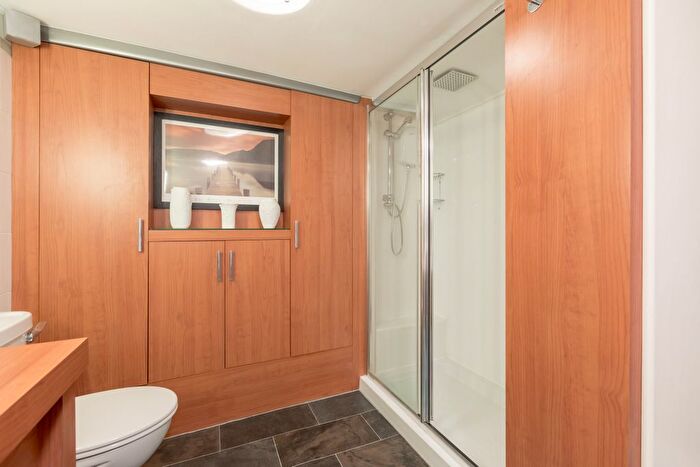 1 Bedroom Flat For Sale In B Carlyle Place, Abbeyhill, EH7