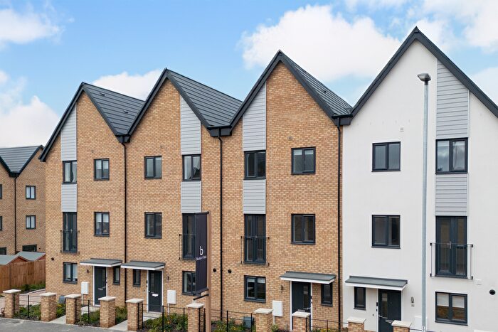 4 Bedroom Semi Detached House To Rent In Leaf Living At Bucklers Park, Crowthorne, RG40