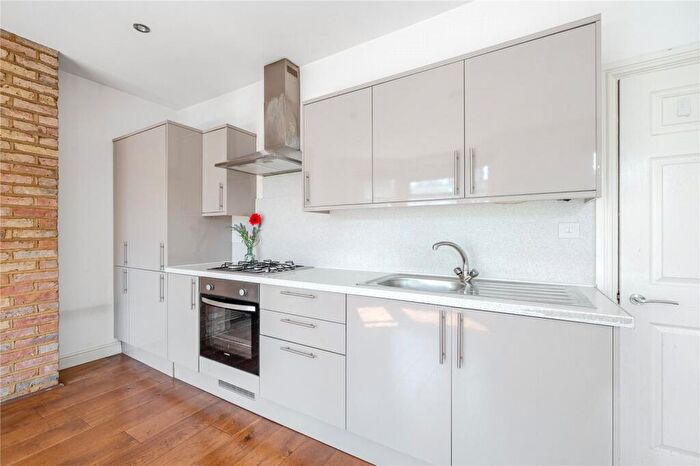 2 Bedroom Apartment For Sale In Warren Road, London, E10
