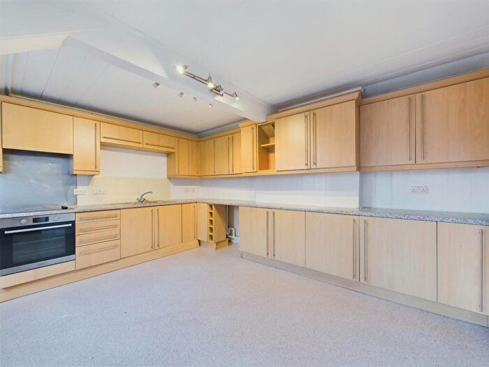 3 Bedroom Flat To Rent In Church Street, Launceston, PL15