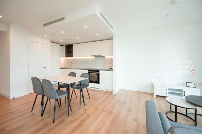 1 Bedroom Apartment To Rent In One Thames Quay, Marsh Wall, London, E14