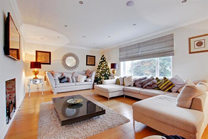 3 Bedroom Apartment To Rent In Oakwood Road, Burgess Hill, West Sussex, RH15