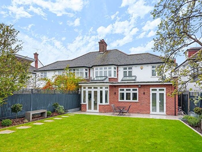 4 Bedroom Semi-Detached House For Sale In Southbourne Crescent, London, NW4