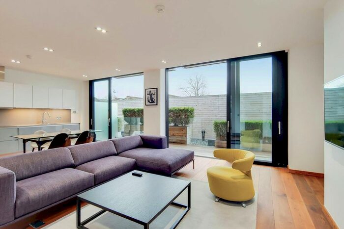 2 Bedroom Flat To Rent In Bayham Street, Camden Town, London, NW1