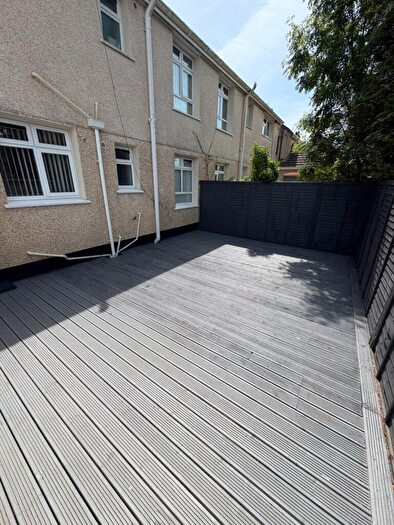2 Bedroom Flat To Rent In Rhyddwen Road, SA6