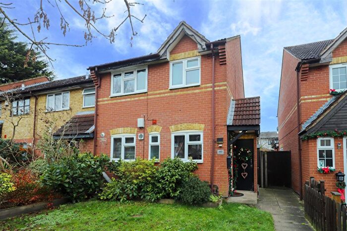 5 Bedroom End Terrace House For Sale In Lowdell Close, Yiewsley, West Drayton, UB7