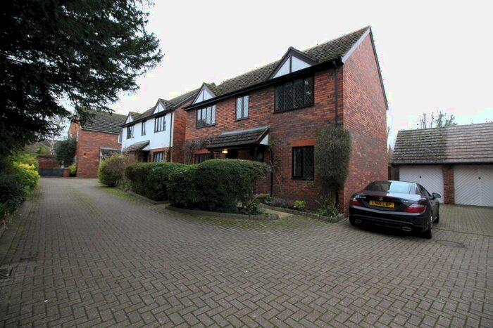 3 Bedroom Semi-Detached House To Rent In London Road, Hitchin, SG4