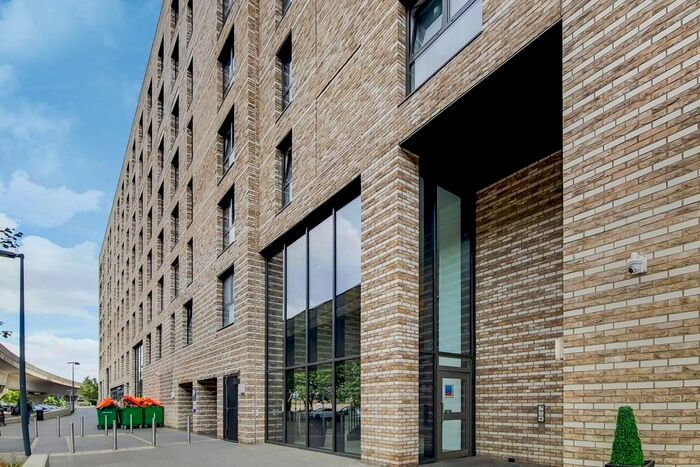 2 Bedroom Flat For Sale In Kingfisher Heights, Silvertown, London, E16