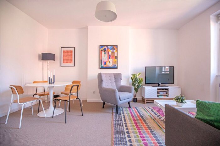 2 Bedroom Flat For Sale In Cave Street, Bristol, BS2