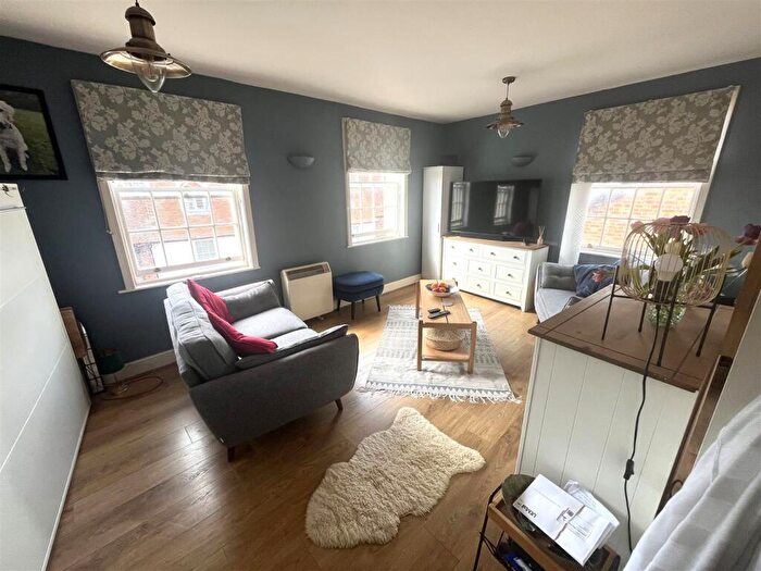 Studio For Sale In Post Office Lane, Wantage, Oxfordshire, OX12