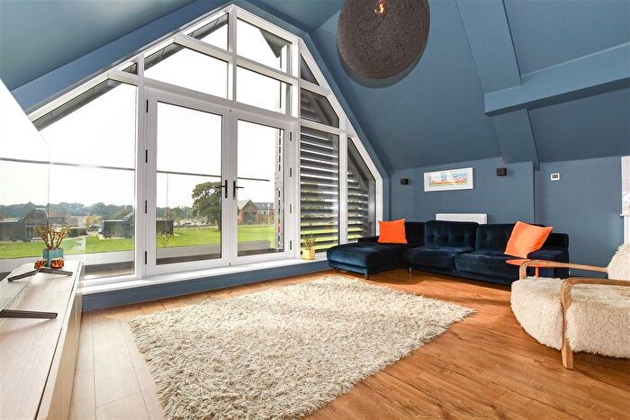 5 Bedroom Town House For Sale In Songhurst Gardens, Pease Pottage, Crawley, West Sussex, RH11