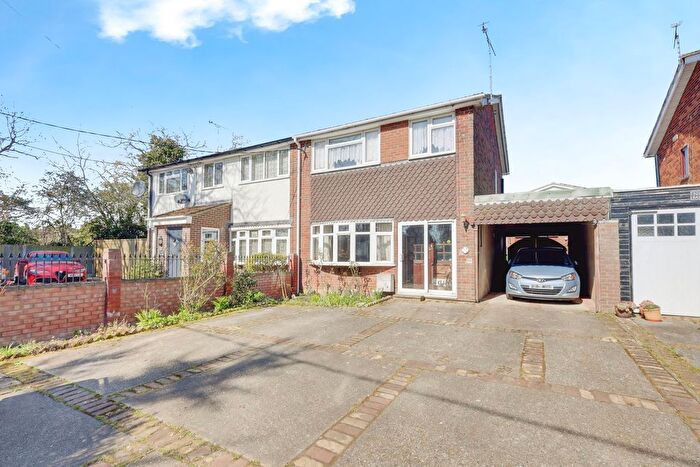 3 Bedroom Semi-Detached House For Sale In High Street, Rochford, SS4