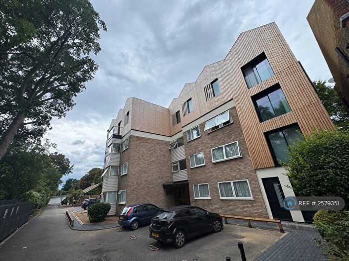 3 Bedroom Flat To Rent In Greenway Court, Ilford, IG1