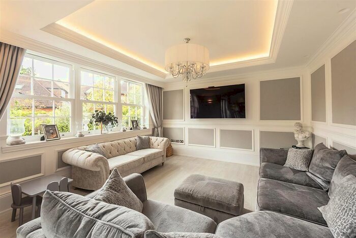 5 Bedroom Detached House For Sale In Hatching Green Close, Harpenden, AL5