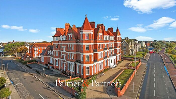 2 Bedroom Flat For Sale In Marine Parade East, Clacton-On-Sea, Essex, CO15