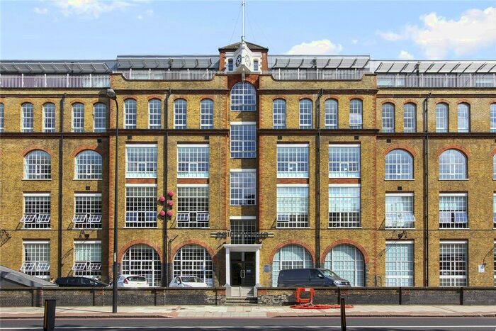 Studio To Rent In Clapham Road, London, SW9