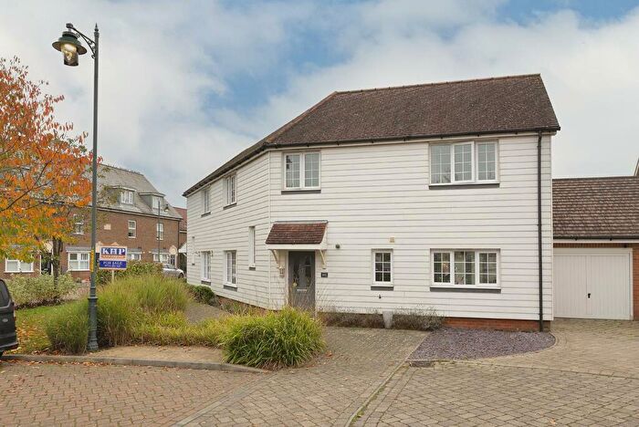 4 Bedroom Semi-Detached House For Sale In Hazen Road, Kings Hill, ME19