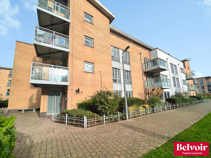 2 Bedroom Flat To Rent In Lockside Marina, Hill Road South, Chelmsford, Essex, CM2