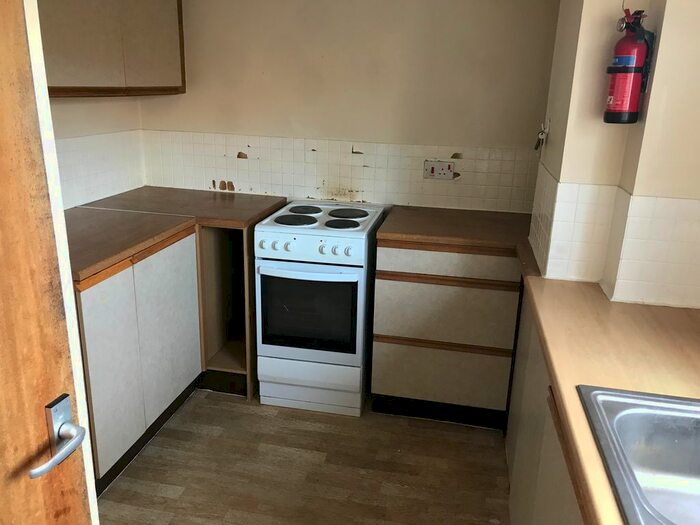2 Bedroom Flat To Rent In Lake Drive, Peacehaven BN10