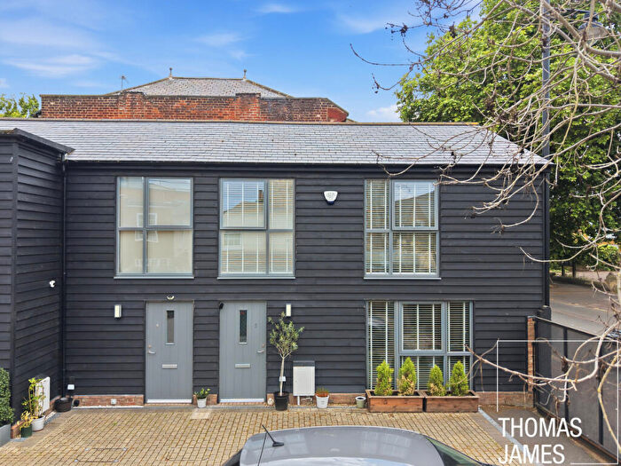 2 Bedroom Mews For Sale In Kitchener Mews, Enfield, EN2