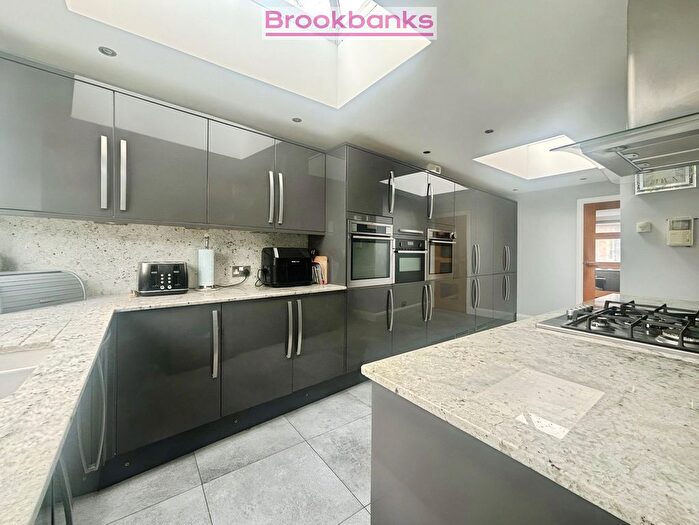 4 Bedroom Semi-detached House For Sale In Wansbury Way, Swanley, BR8