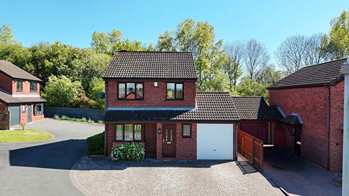 3 Bedroom Detached House For Sale In Penryn Close, Nuneaton, Warwickshire, CV11
