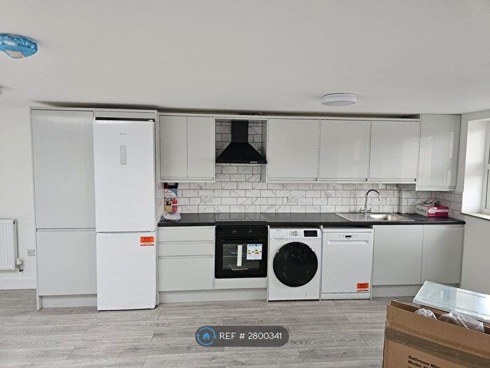 2 Bedroom Flat To Rent In High Street, Waltham Cross, EN8