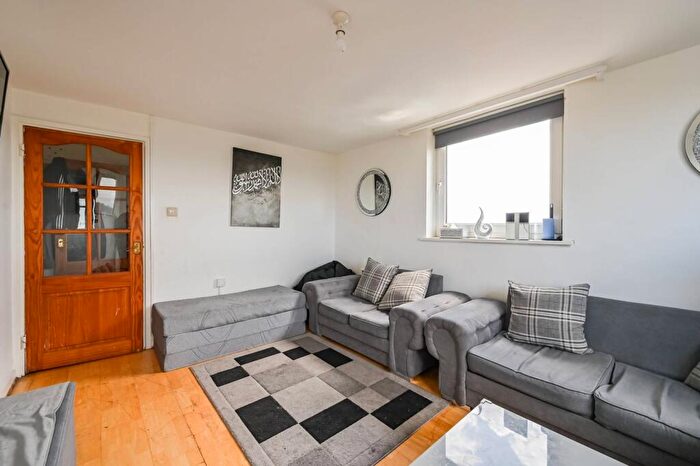 1 Bedroom Flat For Sale In Finsbury House, Bounds Green, London, N22