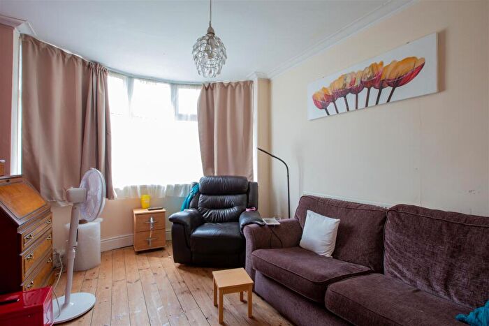 3 Bedroom Semi-Detached House To Rent In Meredith Road, Leicester, LE3
