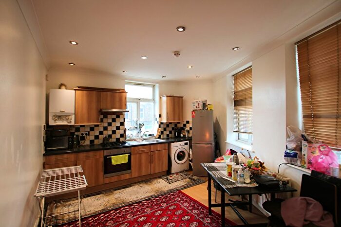3 Bedroom Flat To Rent In High Road, London, NW10