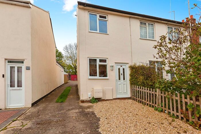 2 Bedroom End Of Terrace House For Sale In Northern Road, Aylesbury, HP19