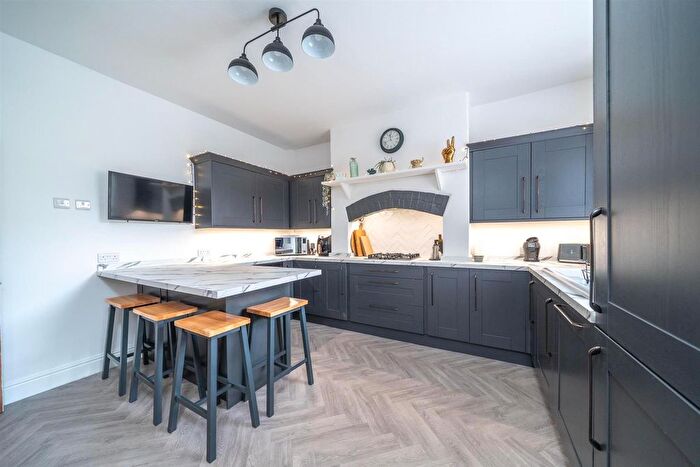 3 Bedroom End Terrace House For Sale In Brooklands, Buxton, SK17