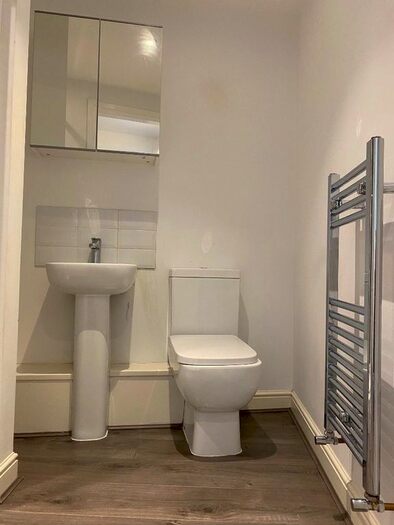 1 Bedroom Flat To Rent In High Street, Runcorn, WA7