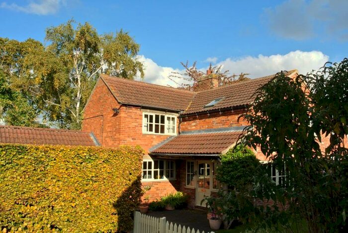 4 Bedroom Cottage For Sale In Long Street, Foston, NG32