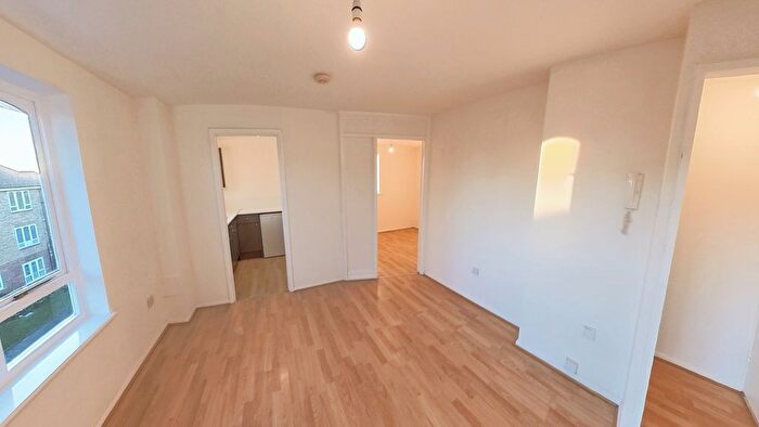 1 Bedroom Flat For Sale In Frazer Close, Romford, RM1