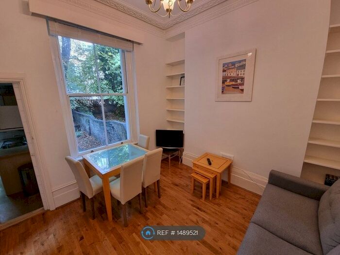 2 Bedroom Flat To Rent In Cambridge Gardens, London, W10