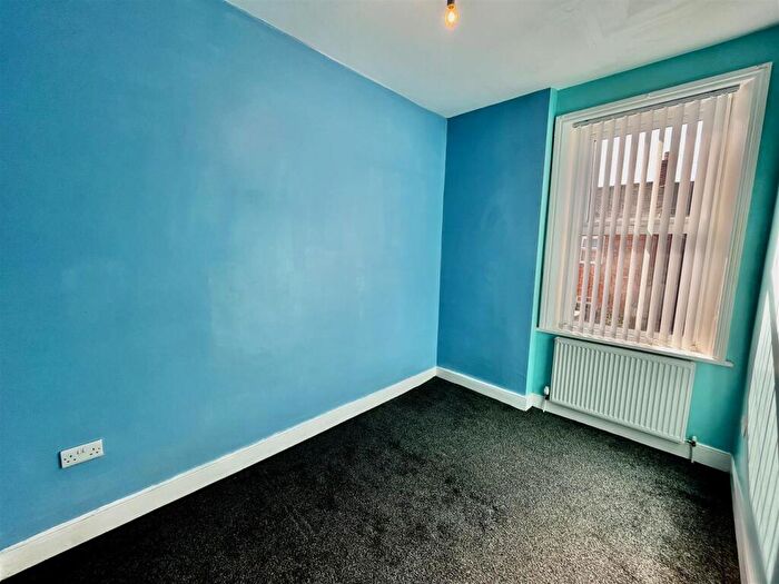 3 Bedroom Flat To Rent In Raby Street, Gateshead, NE8