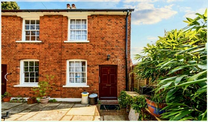 1 Bedroom Semi-Detached House To Rent In Green Lane, Stanmore, HA7