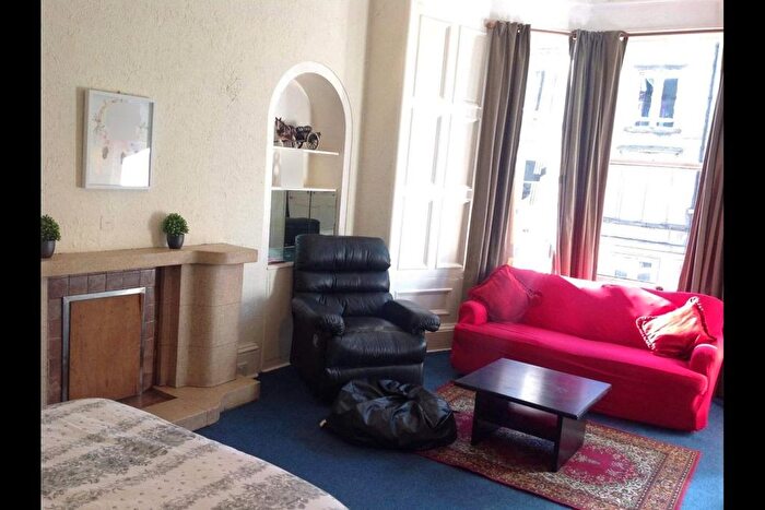 4 Bedroom Flat To Rent In Polwarth Gardens, Edinburgh, EH11