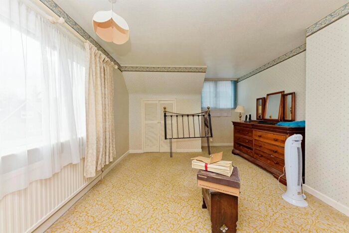 3 Bedroom Chalet For Sale In Stamford Close, Market Deeping, Peterborough, PE6