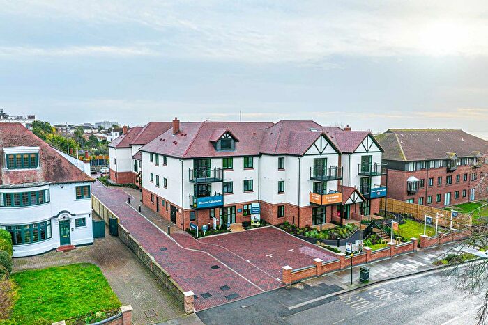 1 Bedroom Flat For Sale In Chalkwell Avenue, Westcliff-On-Sea, SS0