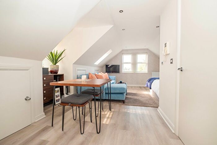 1 Bedroom Flat For Sale In Garratt Lane, London, SW18