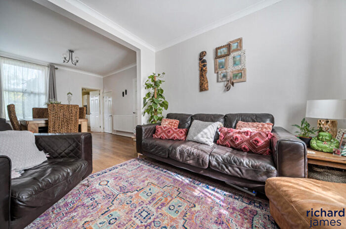 3 Bedroom Terraced House For Sale In William Street, Kingshill, Swindon, SN1
