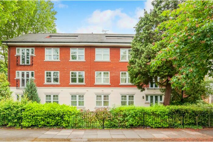 2 Bedroom Flat To Rent In Lovelace Road, Surbiton, KT6