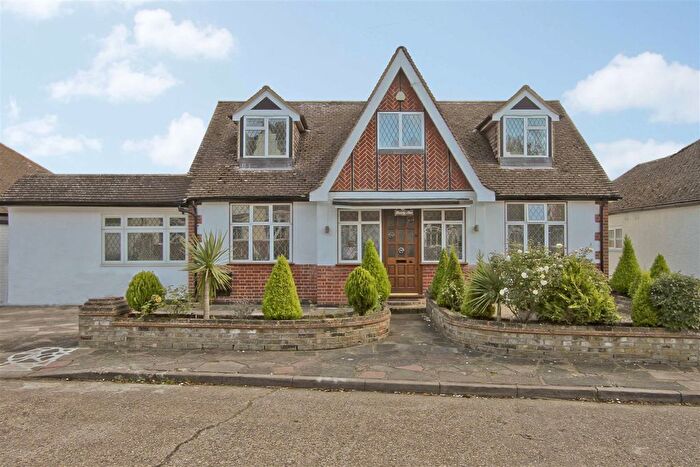 5 Bedroom Detached Bungalow For Sale In Keswick Gardens, Ruislip, HA4