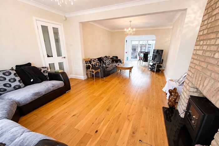 Studio To Rent In Avondale Gardens, Hounslow, TW4