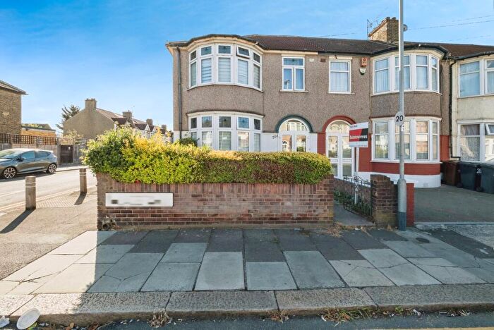 3 Bedroom End Of Terrace House For Sale In Salisbury Avenue, Barking, IG11