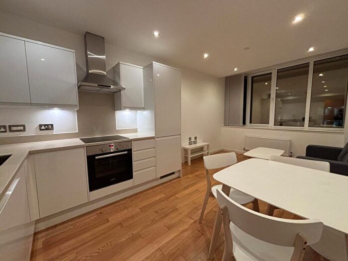 1 Bedroom Flat To Rent In Emerald House, Lansdowne Road, Croydon, London, CR0