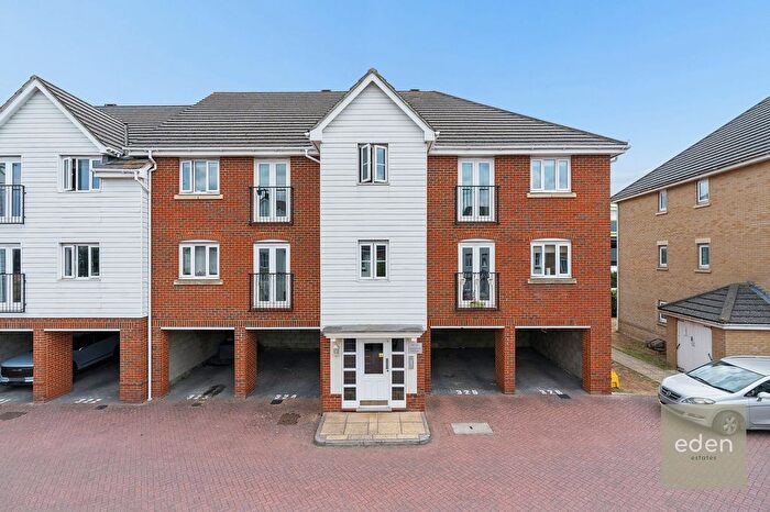 2 Bedroom Flat For Sale In Sherwood Avenue, Larkfield, ME20